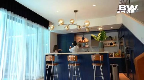 5 Potret Dapur Gisel yang Modern dan Elegan, Bernuansa Serba Biru - Ada Foto Gempi di Dekat Kompor