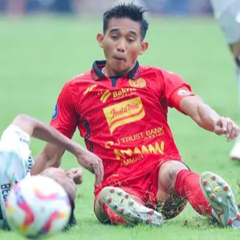 Salah satu momen yang cukup menegangkan adalah saat bek Persija, Rizky Ridho, menghentikan laju gelandang Persib, Beckham Putra, dengan memberikan tekelan keras yang membuat sang pemain terka