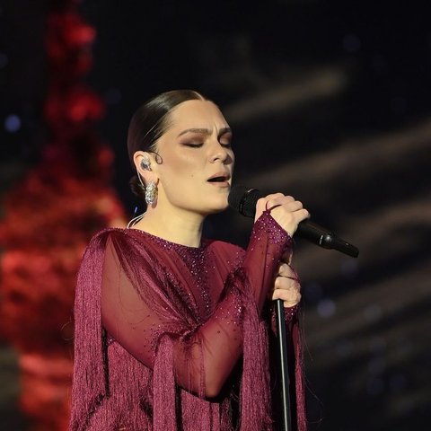 Potret Jessie J Manggung di Resepsi Pernikahan Crazy Rich Indonesia (Foto: @etceteralighting)