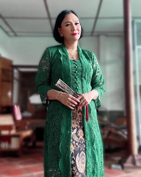 Inspirasi Outfit Kondangan Ala Dian Nitami