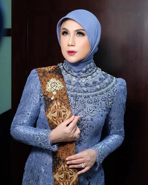 Inspirasi Outfit Kondangan Ala Marini Zumarnis