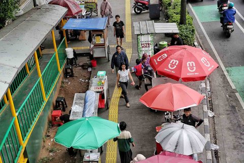 FOTO: Trotoar Yang Berubah Fungsi di Ibukota Jakarta