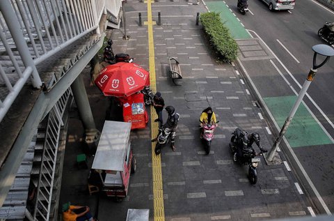 FOTO: Trotoar Yang Berubah Fungsi di Ibukota Jakarta