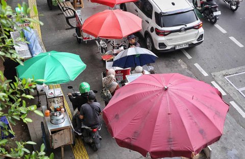 FOTO: Trotoar Yang Berubah Fungsi di Ibukota Jakarta