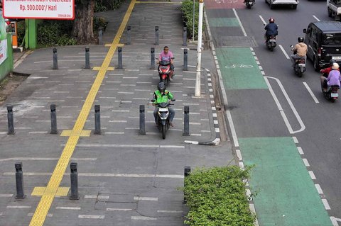 FOTO: Trotoar Yang Berubah Fungsi di Ibukota Jakarta