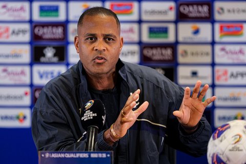 Pelatih Timnas Indonesia Patrick Kluivert saat konferensi pers jelang laga Indonesia vs China di Jakarta, Rabu (04/06/2025).
