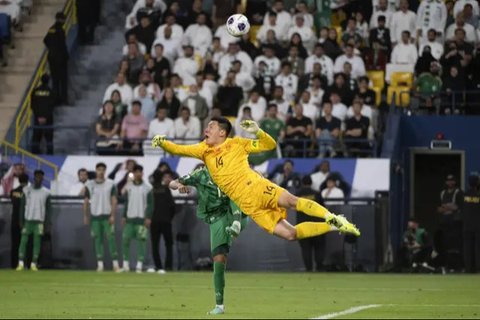 Kualifikasi Piala Dunia 2026 - Timnas Indonesia Vs China - Duel Antarlini (Bola.com/Adreanus Titus)