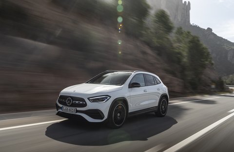 Mercedes-Benz GLA yang terbaru.