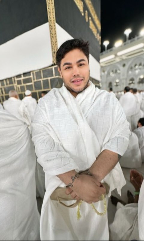 Ivan Gunawan di Depan Kabah