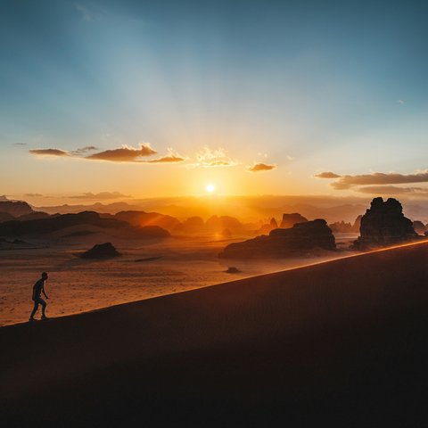 Ilustrasi motivasi, semangat, inspirasi. (Photo by NEOM on Unsplash)