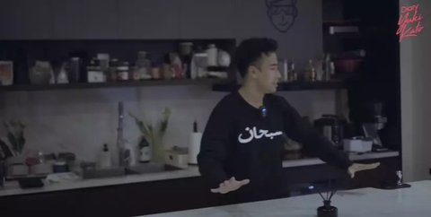 5 Potret Dapur Vidi Aldiano dengan Konsep Bachelor Pad, Minimalis Nuana Monokrom - Dilengkapi Mesin Kopi