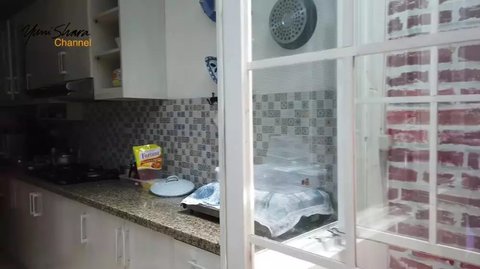 Tak Tersorot, 5 Potret Dapur Kotor Yuni Shara yang Bersih dengan Perabotan Lengkap - Kitchen Putih Elegan