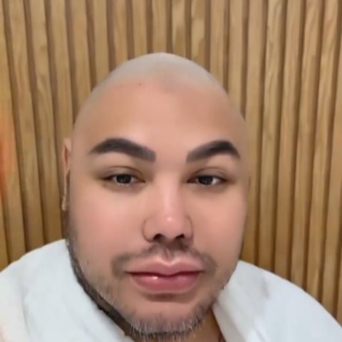 Potret Terbaru Ivan Gunawan Gundul Usai Wukuf di Arafah, Potong Rambut di Salon Mewah - Singgung Wendi Cagur