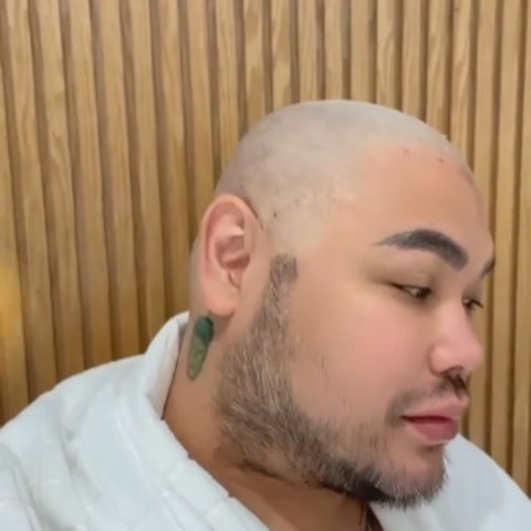 Potret Terbaru Ivan Gunawan Gundul Usai Wukuf di Arafah, Potong Rambut di Salon Mewah - Singgung Wendi Cagur