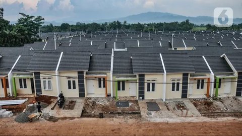 Suasana perumahan subsidi di kawasan Klapanunggal, Kabupaten Bogor, Jawa Barat, Rabu (16/6/2021). Kementerian Pekerjaan Umum dan Perumahan Rakyat (PUPR) menargetkan 380.376 unit bantuan pembi
