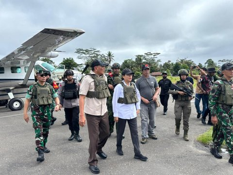 sri mulyani dan sjafrie sjamsoeddin di papua