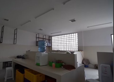 5 Potret Dapur di Pendopo Soimah di Jogja, Seluas Lapangan Futsal & Meja Super Panjang Sampai Bisa Dipakai Tiduran