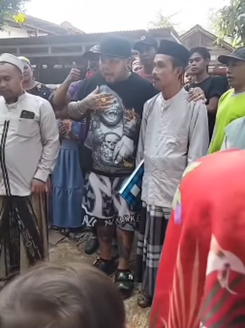 Sangar, Badan Penuh Tato Pria Ini Peduli Pendidikan Biaya Siswa dan Gaji Guru Ditanggung 'Anak-anak Enggak Boleh Bayar Iuran'