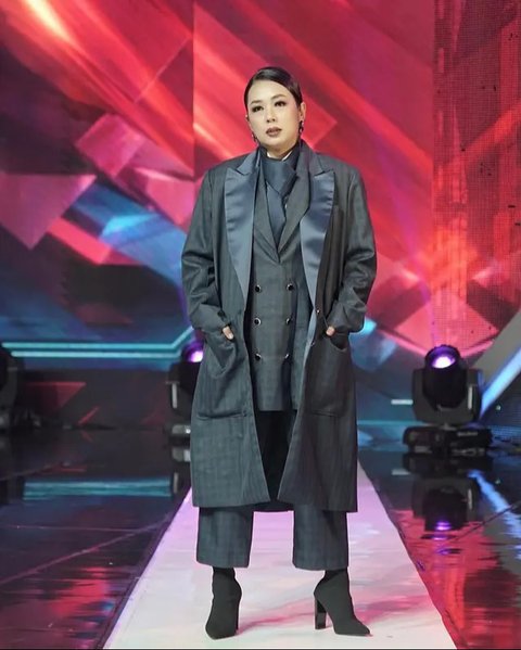 Inspirasi Blazer ala Soimah