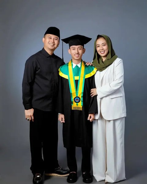 Inspirasi Blazer ala Soimah