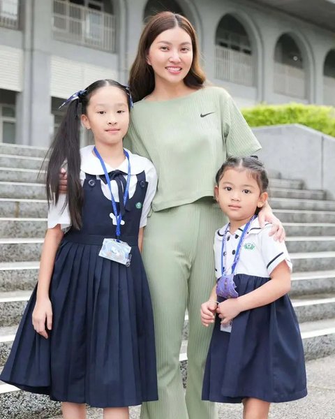 Inspirasi Outfit Antar Anak Sekolah ala Sarwendah