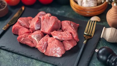 ilustrasi daging yang masih segar/copyright freepik.com/mdjaff