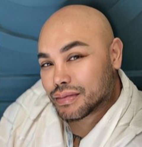 7 Potret Ivan Gunawan Tampil dengan Kepala Botak Usai Selesaikan Ibadah Haji 2025