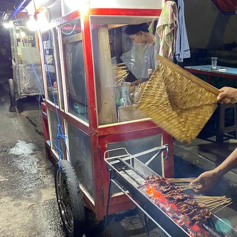 Ilustrasi Penjual Sate
