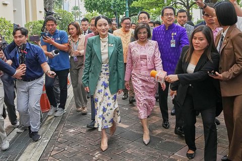 Perdana Menteri Thailand Paetongtarn Shinawatra berbicara kepada media di Gedung Pemerintah di Bangkok, Thailand, Selasa, (01/07/2025