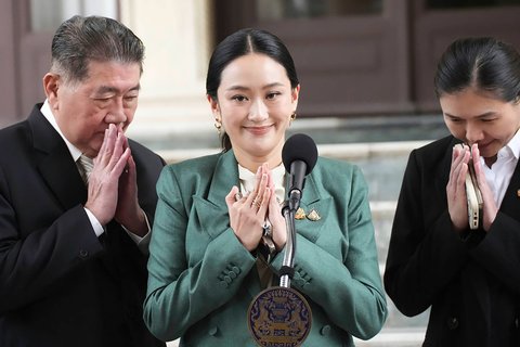 Perdana Menteri Thailand Paetongtarn Shinawatra berbicara kepada media di Gedung Pemerintah di Bangkok, Thailand, Selasa, (01/07/2025