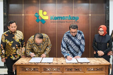Menteri Ekraf Teuku Riefky Harsya dan Menkop Budi Arie Setiadi teken MoU