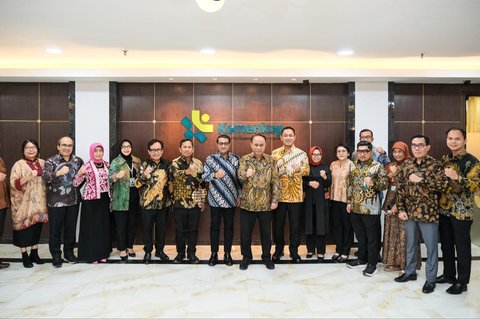 Menteri Ekraf Teuku Riefky Harsya dan Menkop Budi Arie Setiadi teken MoU