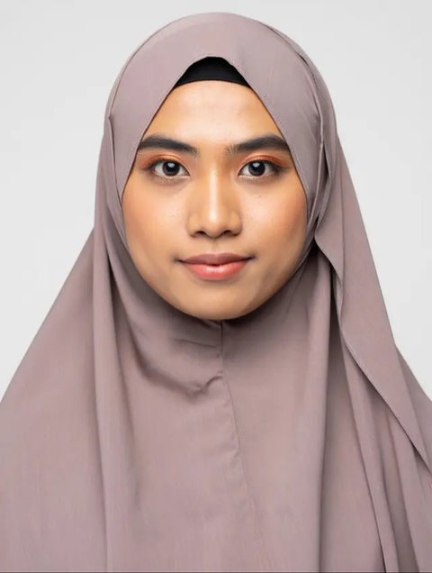 Model Hijab Layer Simpel Biar Penampilan Nggak Terlihat Tua