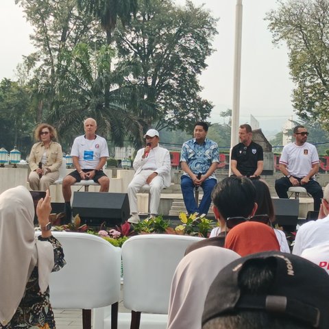 Dedi Mulyadi konferensi pers Road to Final Piala Presiden 2025, di Gedung Sate, Bandung