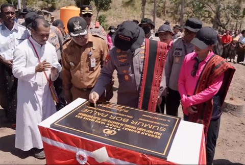 sumbangan sumur bor kapolri di ntt