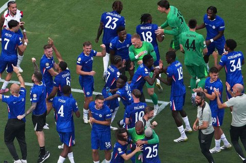 Para pemain Chelsea merayakan kemenangan atas Paris Saint-Germain dalam final Piala Dunia Antarklub di East Rutherford, New Jersey, Minggu, (13/07/2025).