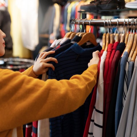 Thrifting: Solusi Ramah Lingkungan atau Masalah Tersembunyi?