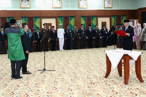 Gubernur Kalsel H. Muhidin Melantik Sekda & Pimpinan Tinggi Pratama