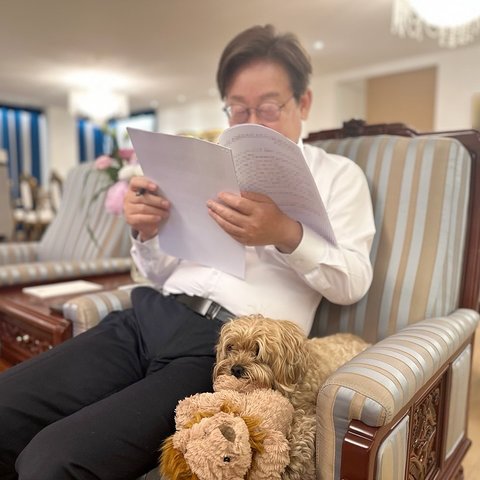 Presiden Korsel Kenalkan Anjing Peliharaan