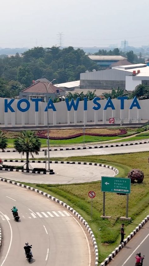 Kota Wisata Cibubur adalah sebuah kawasan hunian yang dikembangkan dengan konsep kota mandiri modern dan dikelilingi oleh destinasi wisata.