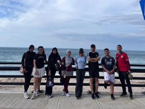 Gaya Liburan Kris Dayanti di Timor Leste