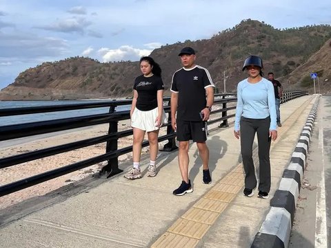 Gaya Liburan Kris Dayanti di Timor Leste