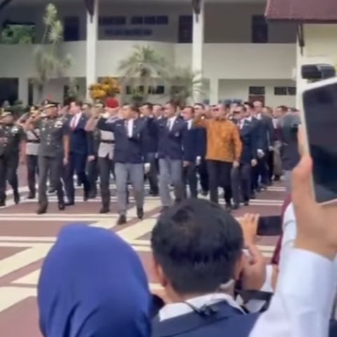 Defile Alumni SMA Taruna Nusantara
