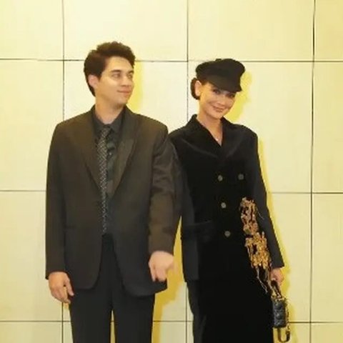 9 Potret Gaya Couple Serba Hitam Luna Maya dan Maxime Bouttier di Tatler Ball 2025, Stylish dan Elegan (sumber: Instagram/lunamaya)