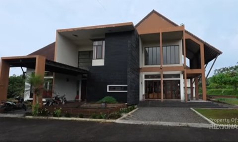 Tinggal Duduk Manis di Kampung dan Nikmati Masa Tua, Pria Paruh Baya Ini Miliki Bisnis WC Umum Jadi Miliarder