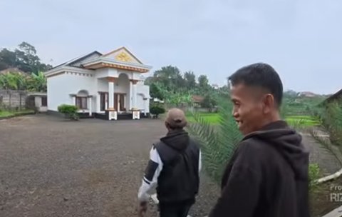 Tinggal Duduk Manis di Kampung dan Nikmati Masa Tua, Pria Paruh Baya Ini Miliki Bisnis WC Umum Jadi Miliarder