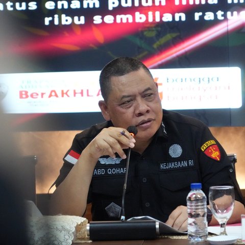 Direktur Penyidikan Jaksa Agung Muda Tindak Pidana Khusus (Jampidsus) Kejagung, Abdul Qohar dalam Konferensi Pers Penyitaan Uang dalam Perkara Tindak Pidana Korupsi dalam Kegiatan Importasi Gula di Kementerian Perdagangan Tahun 2015 s.d. 2016.