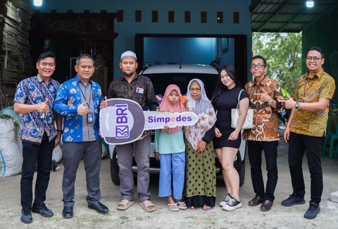 BRI Kudus Serahkan Mobil Suzuki XL7 Zeta untuk Pemenang Panen Hadiah Simpedes
