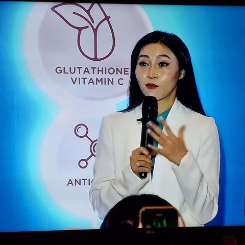 Blak-blakan Luna Maya Ungkap Rahasia Awet Muda di Usia 41 Tahun