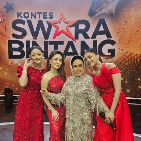 Model Gamis Brokat Hetty Koes Endang